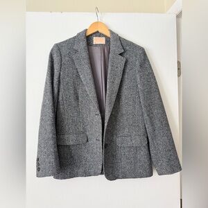 Pendleton Black/White Wool Blazer. Hip length. Long sleeved. V-neck front.Size M